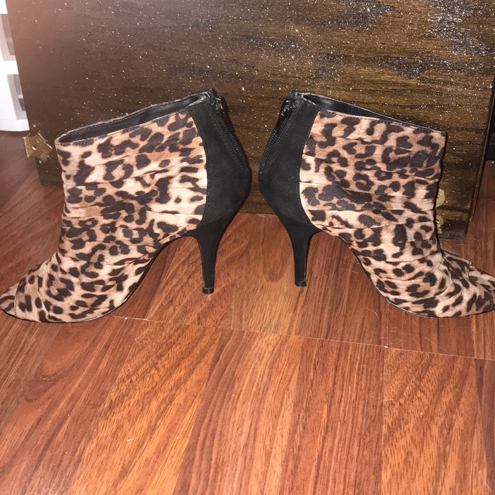 Peep toe leopard print booties, size 6, forever 21